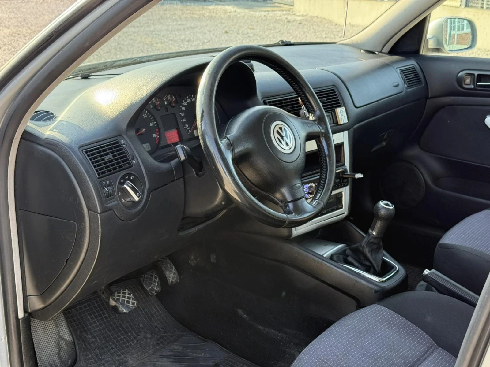 VW Golf 1.6 - изображение 7