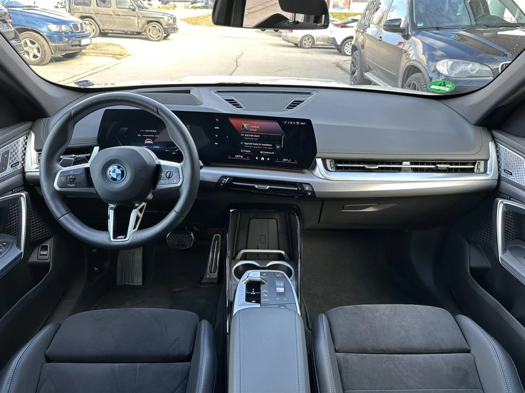 BMW iX1 xDrive30 - изображение 7
