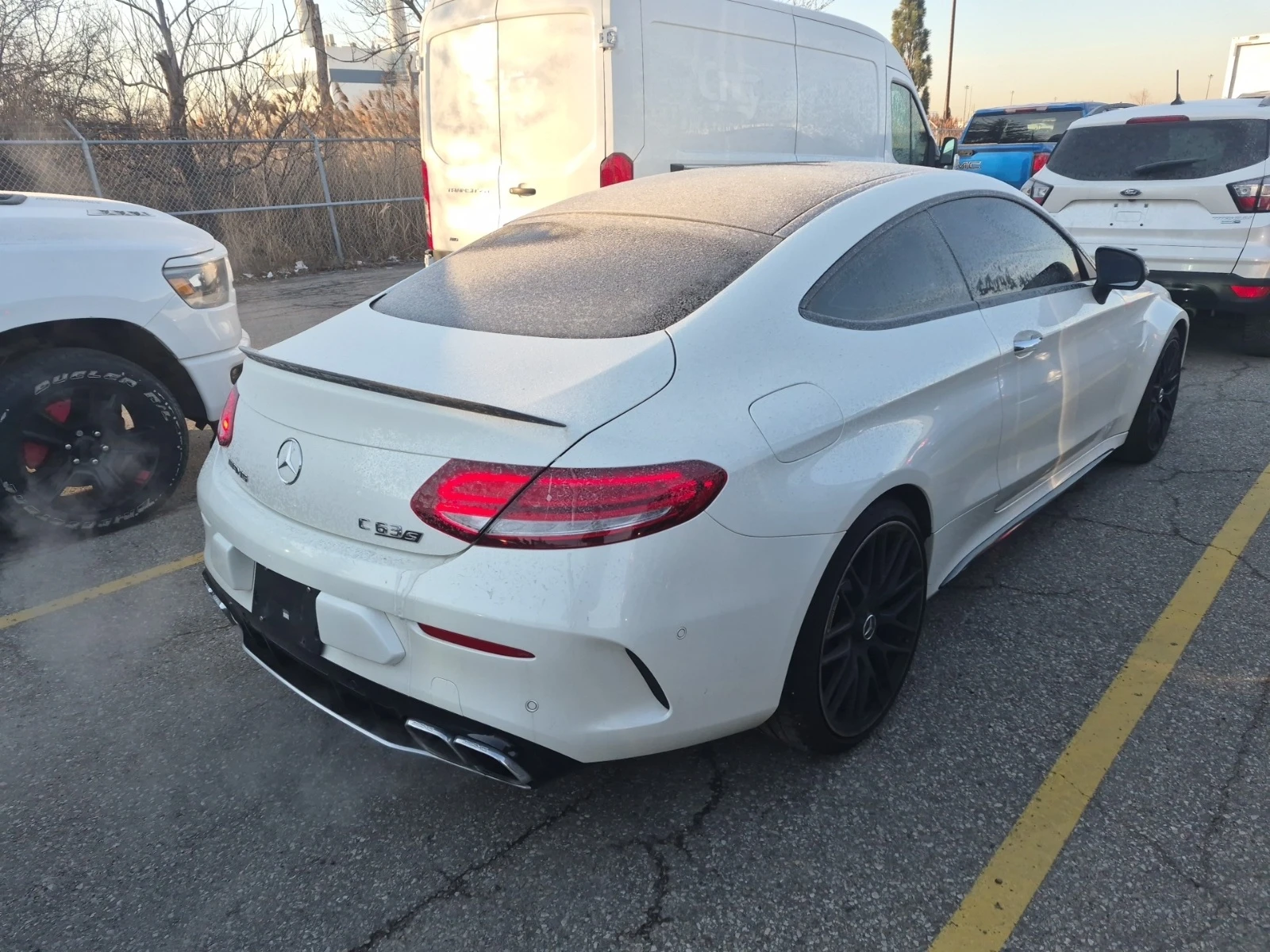 Mercedes-Benz C 63 AMG S * * CARFAX * * АВТО КРЕДИТ * * , снимка 3 - Автомобили и джипове - 54145247