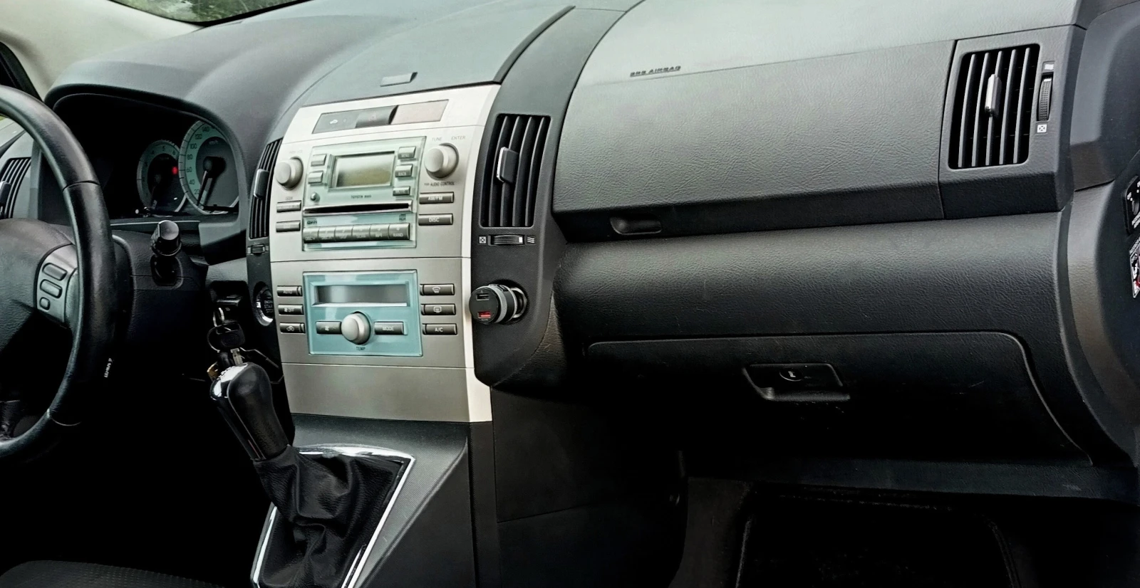 Toyota Corolla verso 2.2 D-4D, снимка 7 - Автомобили и джипове - 54662056
