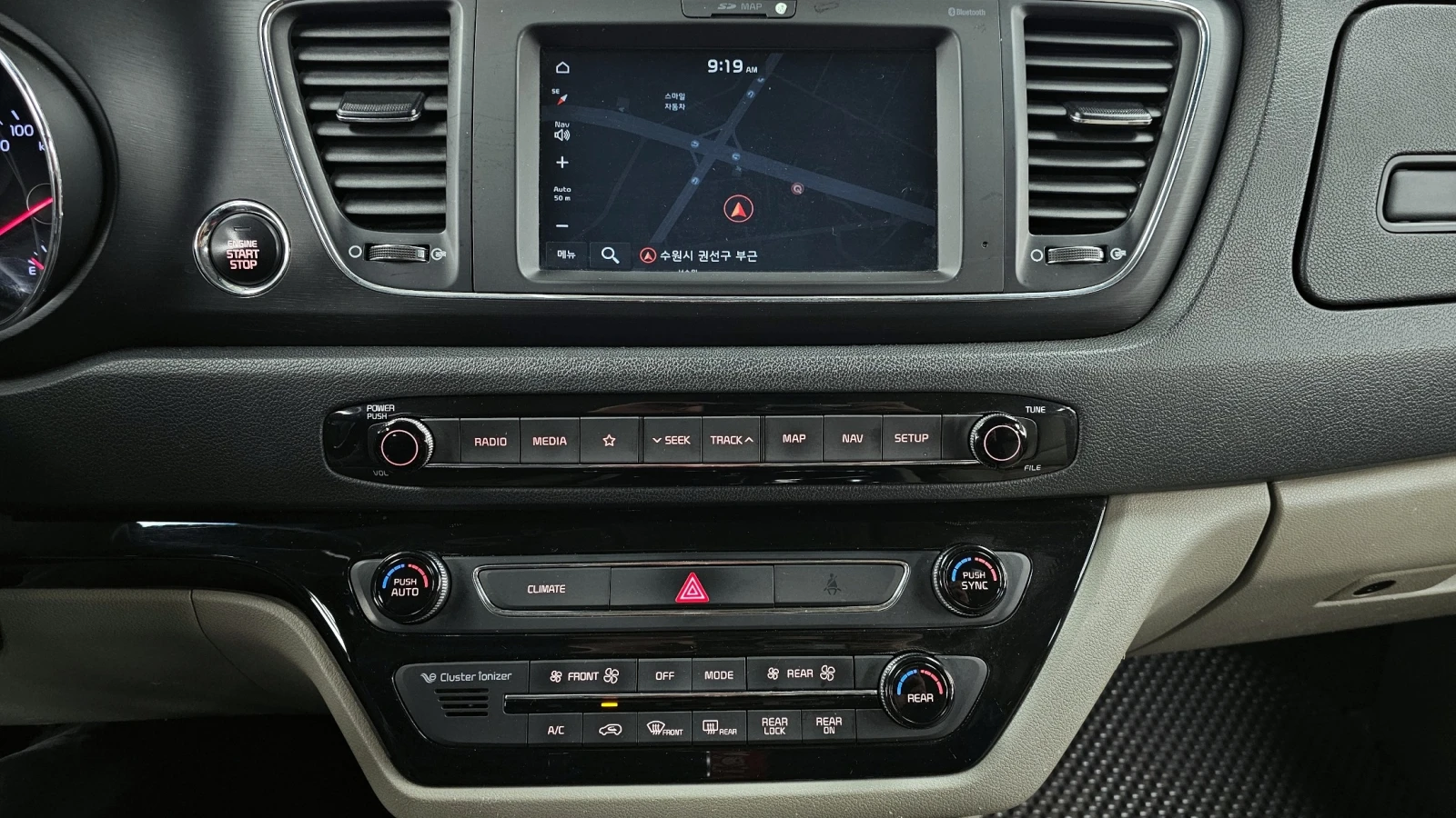 Kia Carnival LUXURY 2.2* 9 МЕСТА* ПОДГРЕВ ВОЛАН/СЕДАЛКИ, снимка 10 - Автомобили и джипове - 55626267