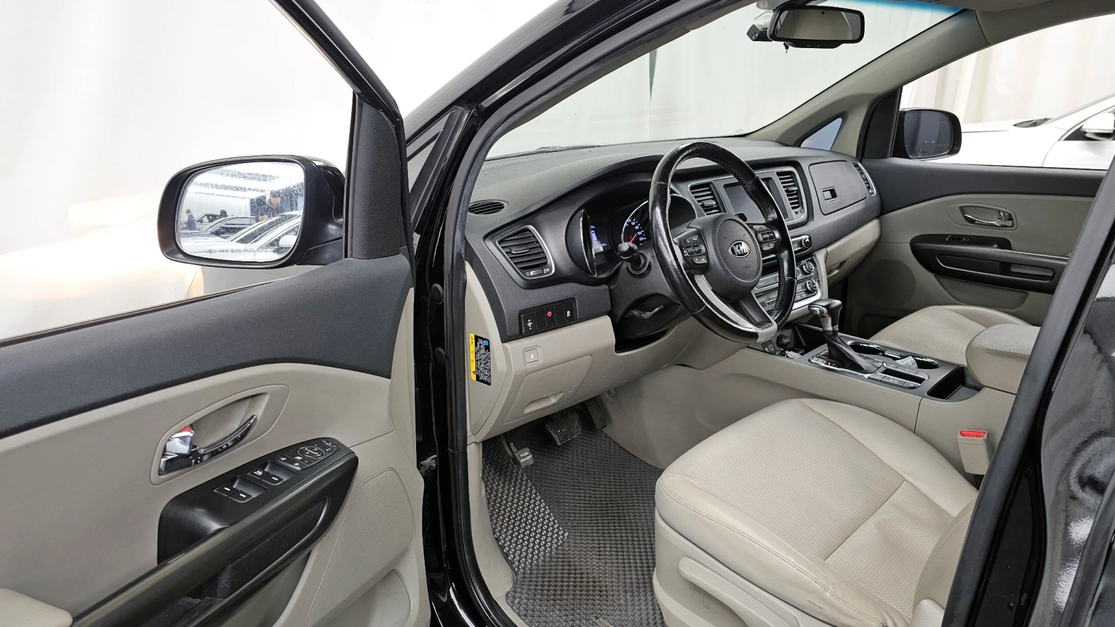 Kia Carnival LUXURY 2.2* 9 МЕСТА* ПОДГРЕВ ВОЛАН/СЕДАЛКИ, снимка 6 - Автомобили и джипове - 55626267