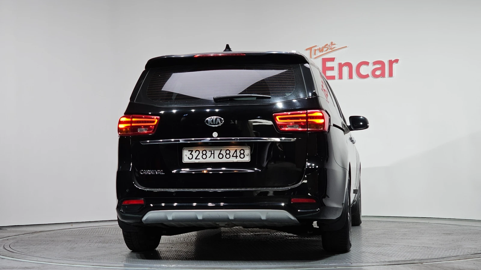 Kia Carnival LUXURY 2.2* 9 МЕСТА* ПОДГРЕВ ВОЛАН/СЕДАЛКИ, снимка 4 - Автомобили и джипове - 55626267