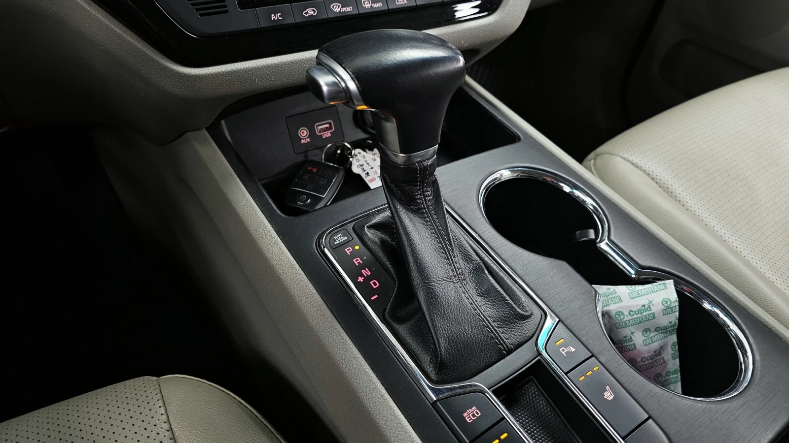 Kia Carnival LUXURY 2.2* 9 МЕСТА* ПОДГРЕВ ВОЛАН/СЕДАЛКИ, снимка 11 - Автомобили и джипове - 55626267