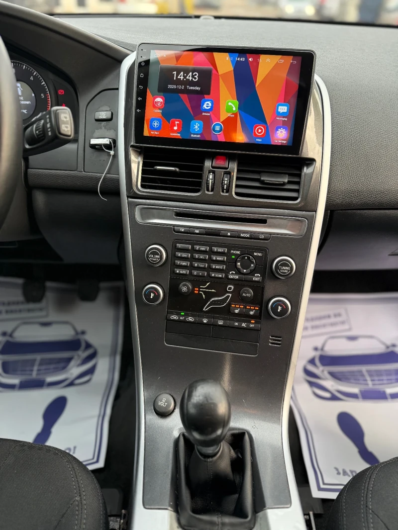 Volvo XC60 2.4D5 FWD, снимка 11 - Автомобили и джипове - 52585116
