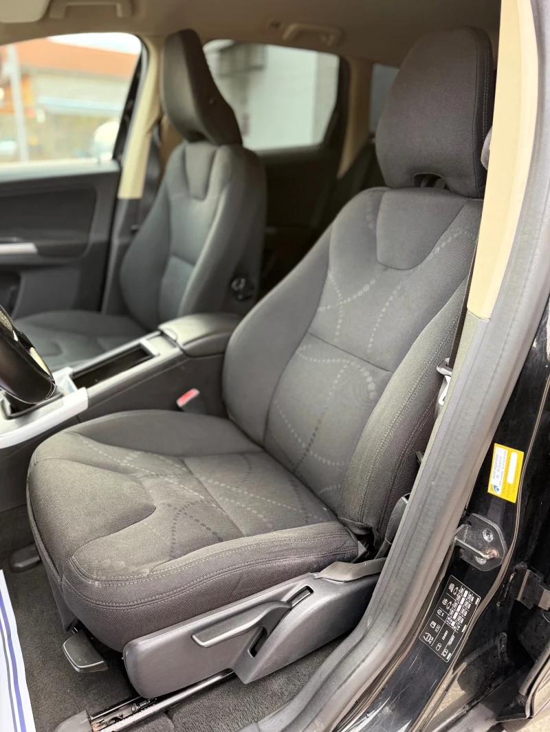 Volvo XC60 2.4D5 FWD, снимка 14 - Автомобили и джипове - 52585116