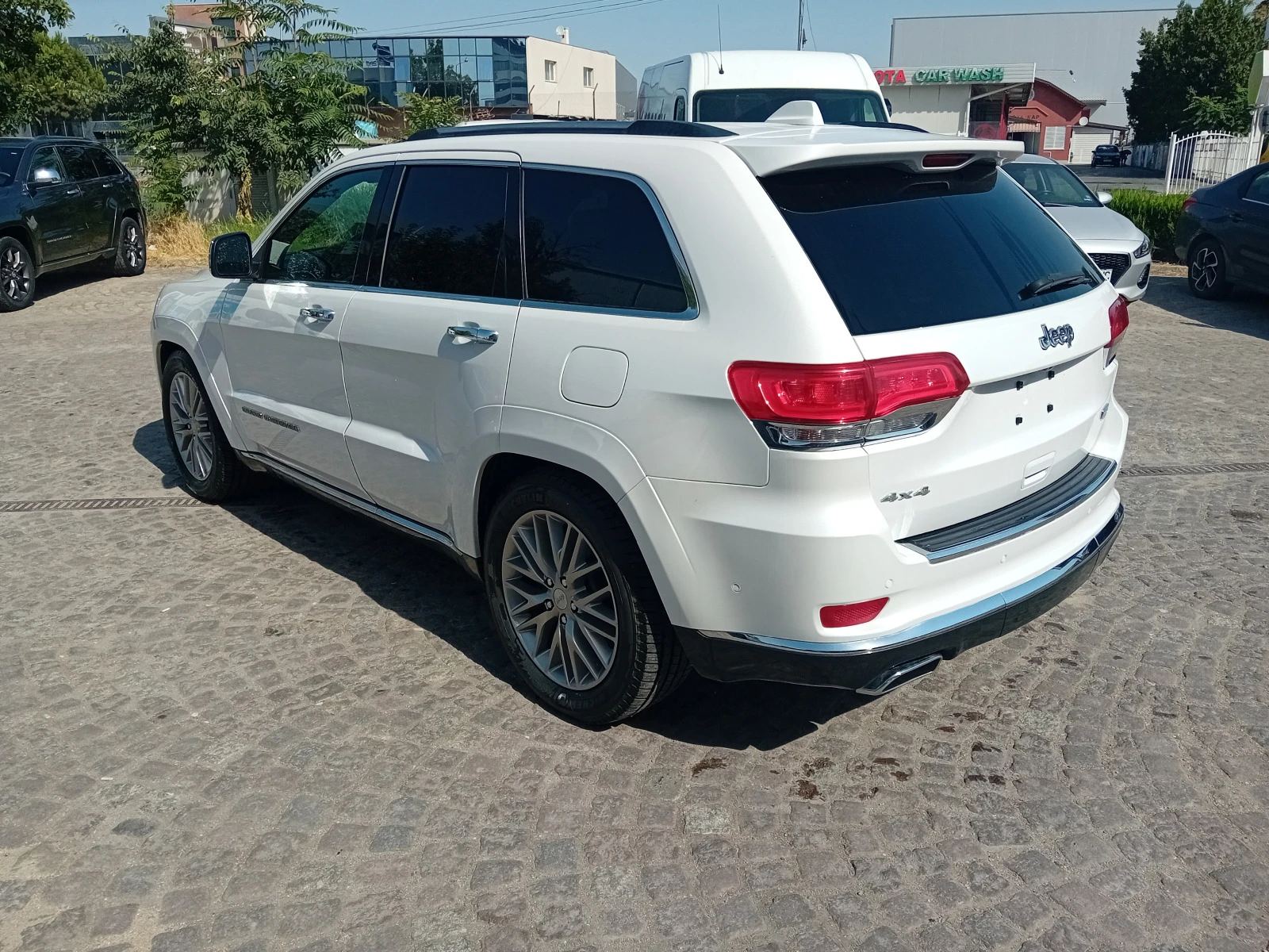 Jeep Grand cherokee HEMI Summit 5.7i - изображение 4