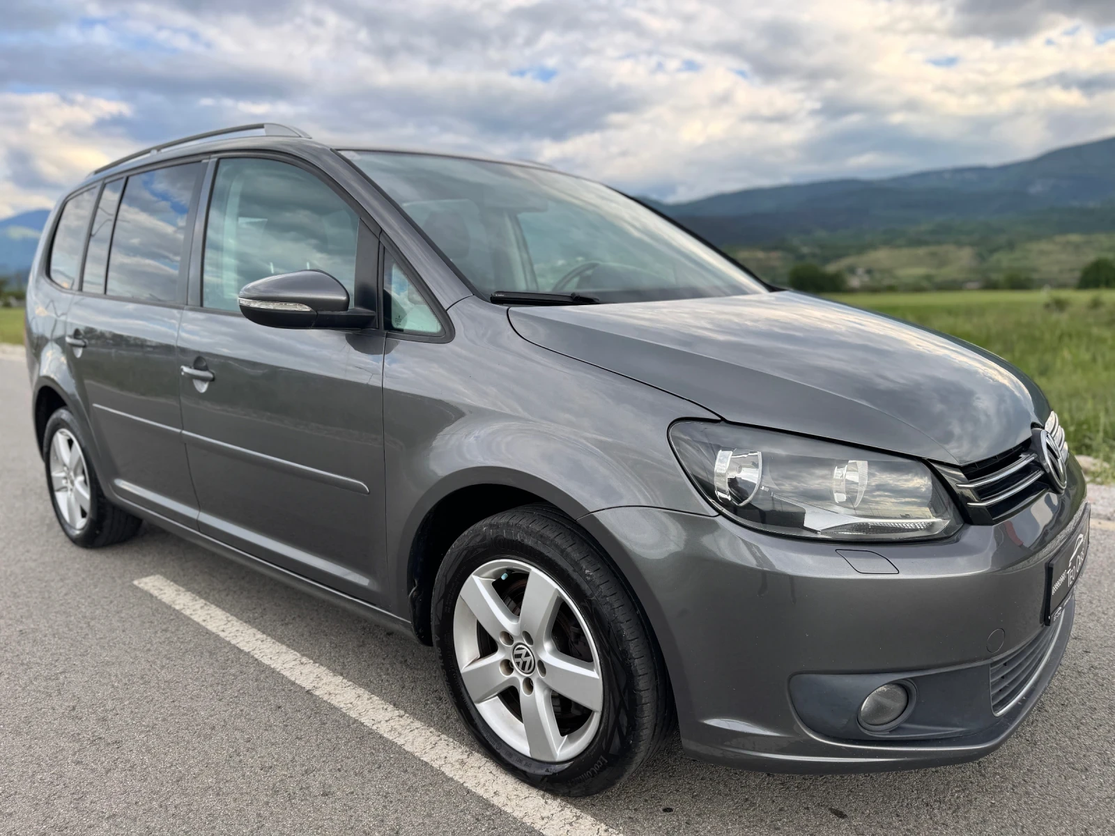 VW Touran 2.0 TDI / NAVI / PANORAMA / PODGREV / PARKTRONIC  | Mobile.bg   1