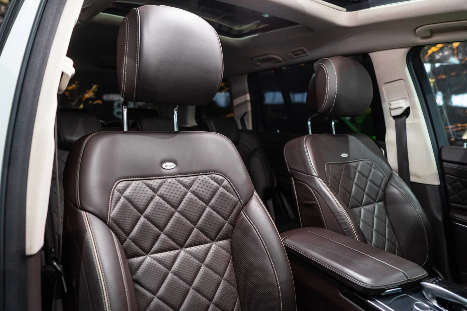 Mercedes-Benz GLS 500 4MATIC 7-МЕСТЕН DESIGNO ПАНО B&O ЛИЗИНГ 100%, снимка 14 - Автомобили и джипове - 53748998