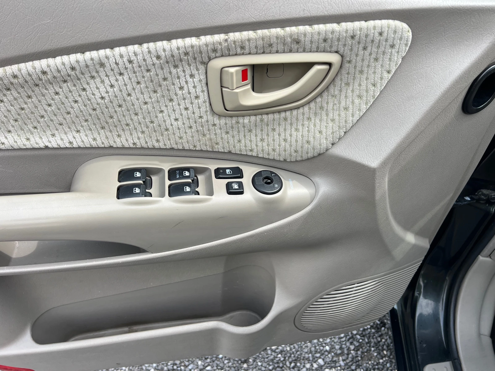 Hyundai Tucson 2.0 crdi 4x4, снимка 12 - Автомобили и джипове - 54207306