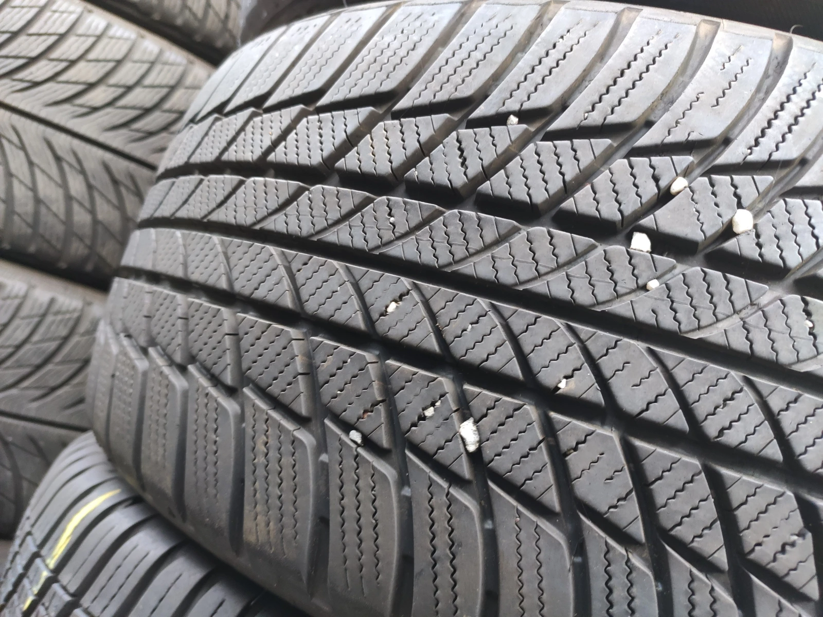 Гуми Зимни 225/40R18