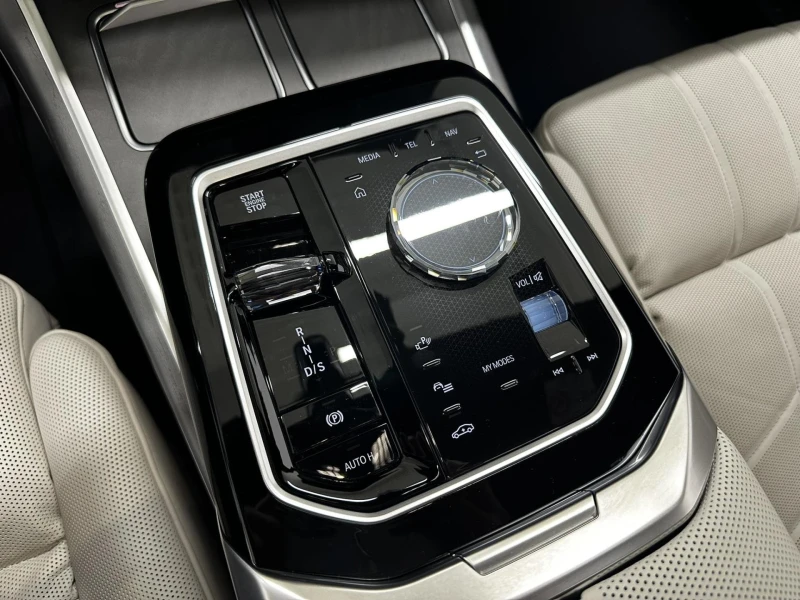 BMW 760 M-Sport xDrive, снимка 9 - Автомобили и джипове - 52463258