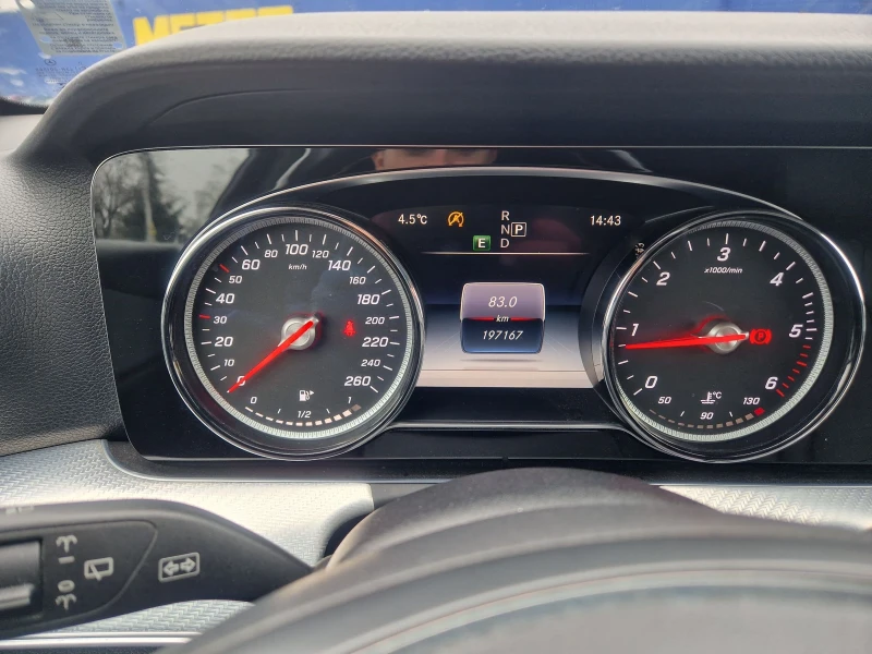 Mercedes-Benz E 220, снимка 9 - Автомобили и джипове - 53370500