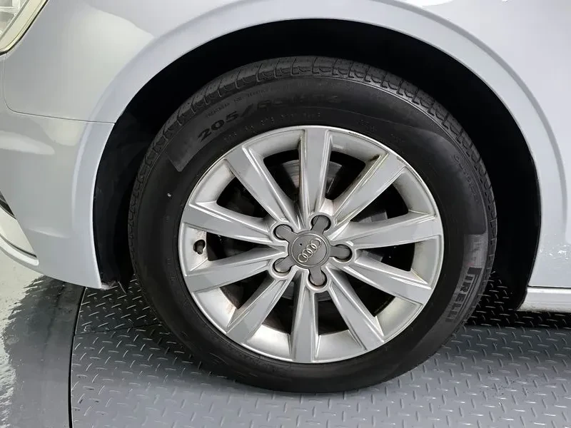 Audi A3 1.6 TDI, снимка 5 - Автомобили и джипове - 54547560