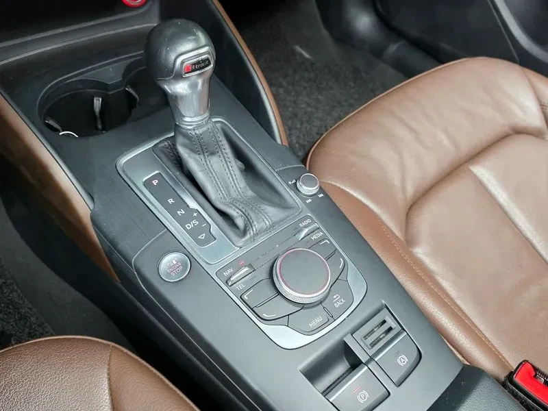 Audi A3 1.6 TDI, снимка 9 - Автомобили и джипове - 54547560