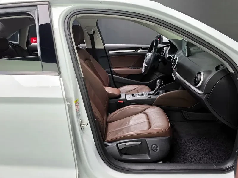 Audi A3 1.6 TDI, снимка 12 - Автомобили и джипове - 54547560