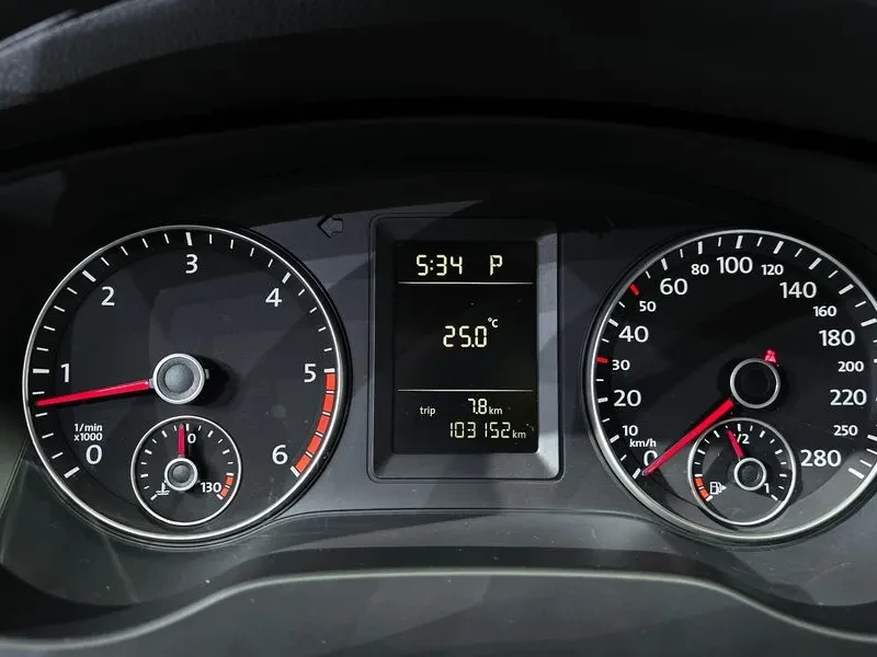 VW Jetta 1.6 TDI BLUEMOTION, снимка 8 - Автомобили и джипове - 54869044