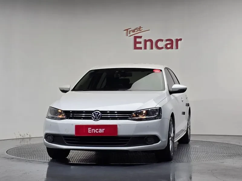 VW Jetta 1.6 TDI BLUEMOTION, снимка 3 - Автомобили и джипове - 54869044