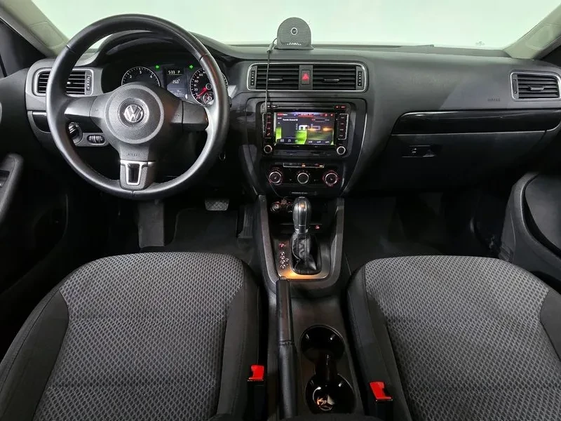 VW Jetta 1.6 TDI BLUEMOTION, снимка 7 - Автомобили и джипове - 54869044