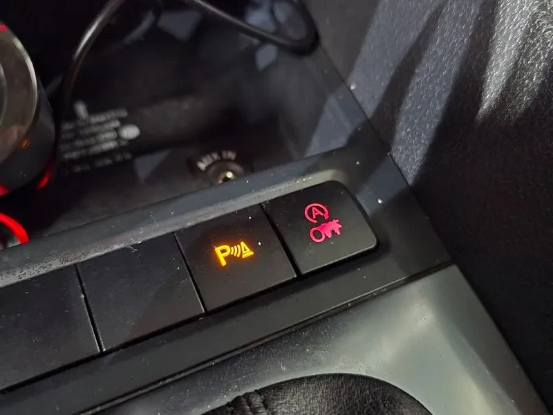 VW Jetta 1.6 TDI BLUEMOTION, снимка 12 - Автомобили и джипове - 54869044