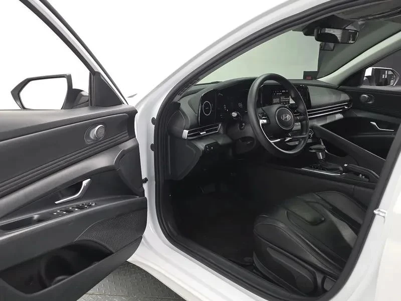 Hyundai Elantra, снимка 10 - Автомобили и джипове - 56726833