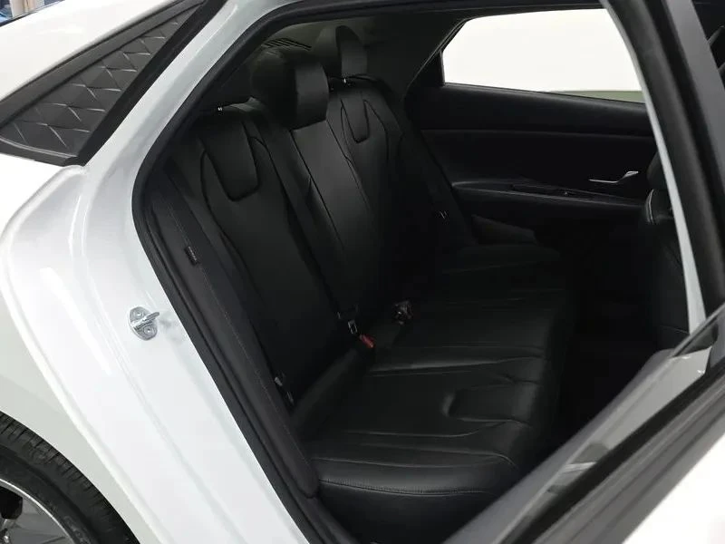 Hyundai Elantra, снимка 11 - Автомобили и джипове - 56726833