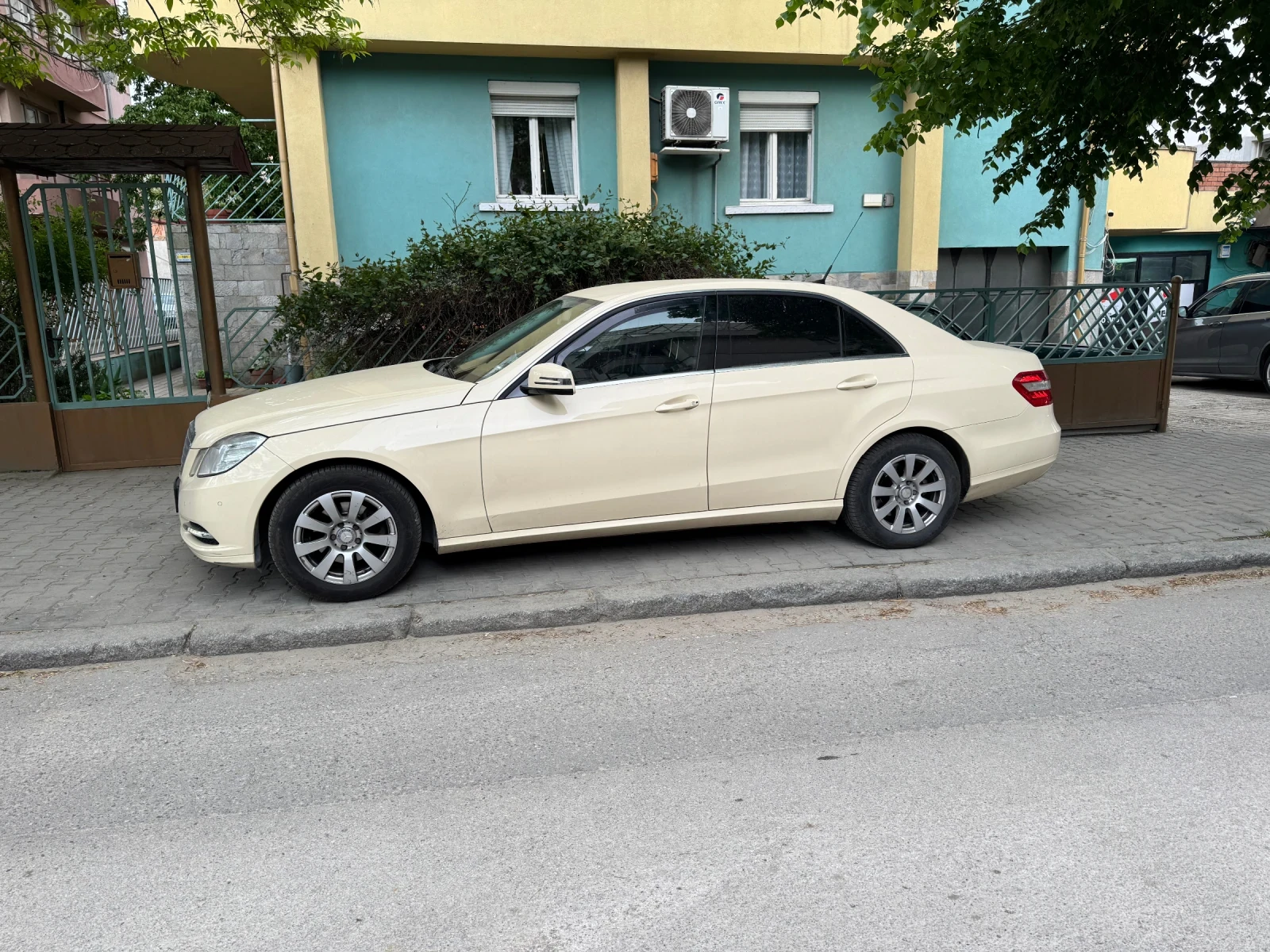 Mercedes-Benz E 200 CNG - изображение 4