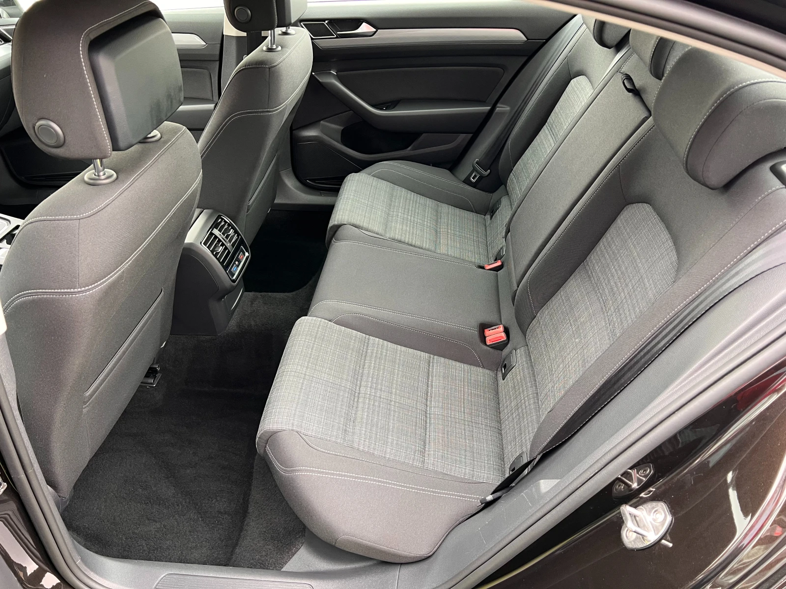 VW Passat BUSINESS/2.0TDI/150K.C./6MT - изображение 9