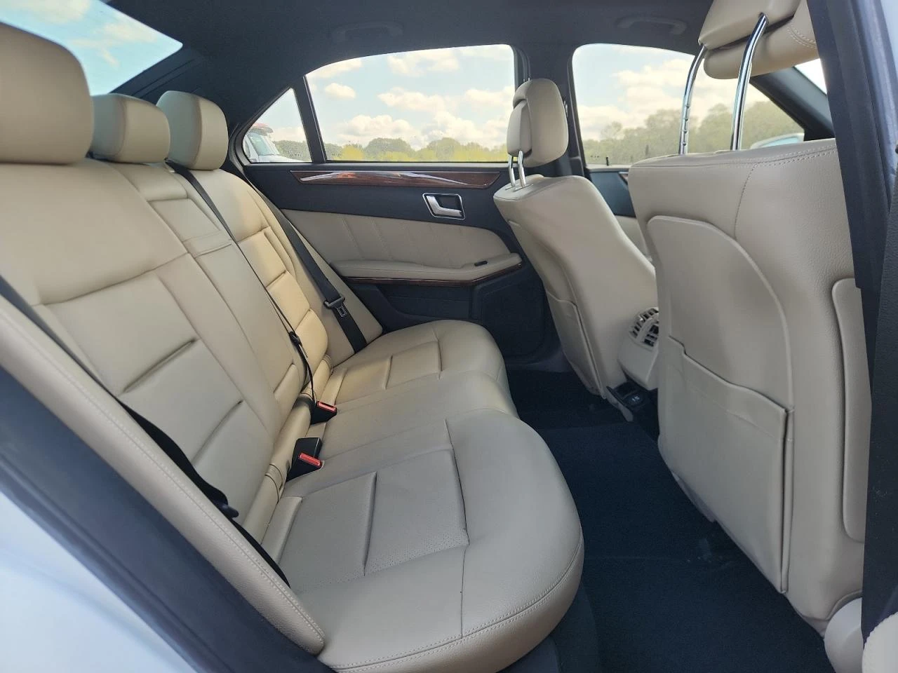 Mercedes-Benz E 350 4MATIC/3.5L V6/КОЖА/ПОДГР./ОБДУХВ./БЕНЗИН - изображение 10