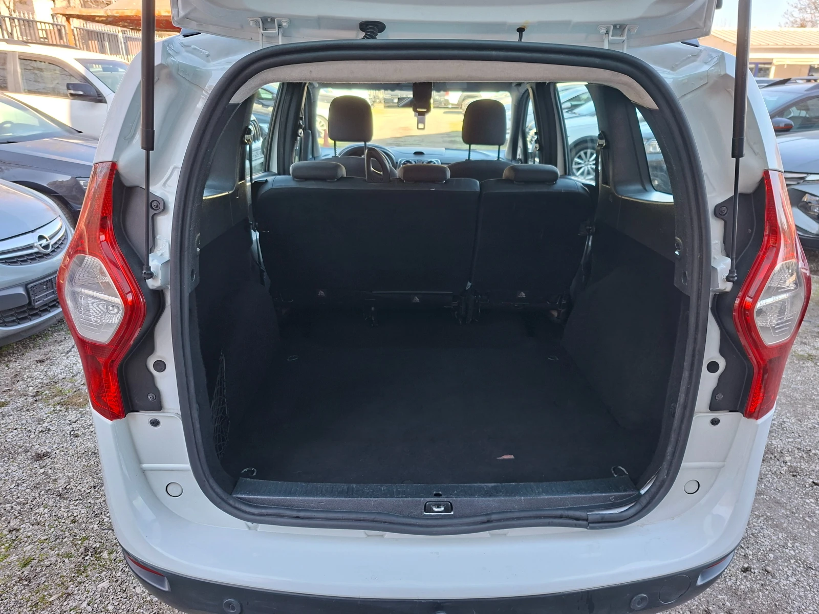 Dacia Lodgy 1.2НАВИГАЦИЯ.КЛИМАТИК., снимка 7 - Автомобили и джипове - 53781068