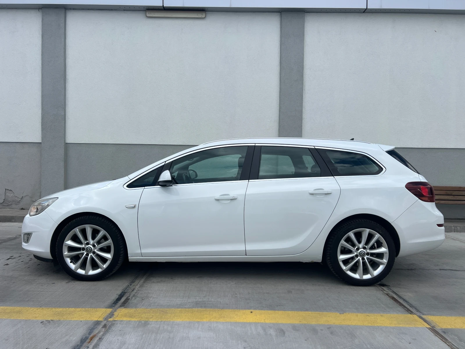 Opel Astra 1.7cdti NAVI , снимка 3 - Автомобили и джипове - 53993889