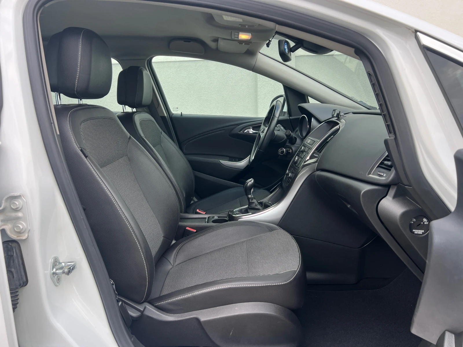 Opel Astra 1.7cdti NAVI , снимка 9 - Автомобили и джипове - 53993889