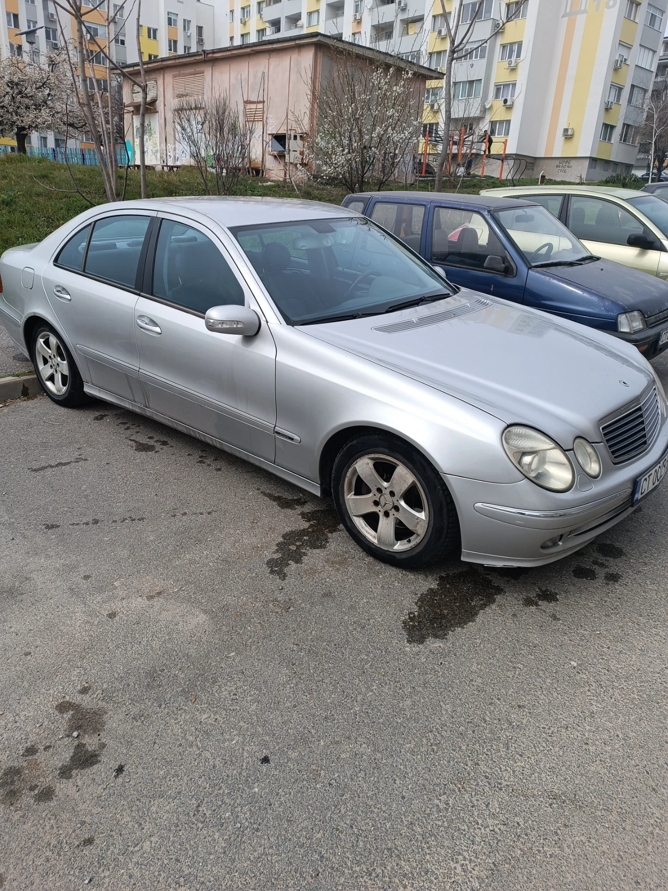 Mercedes-Benz E 220, снимка 2 - Автомобили и джипове - 54026593
