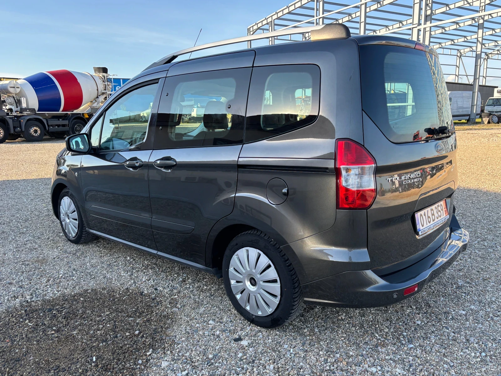 Ford Tourneo Connect 1.5 TDCI , снимка 4 - Автомобили и джипове - 54305114