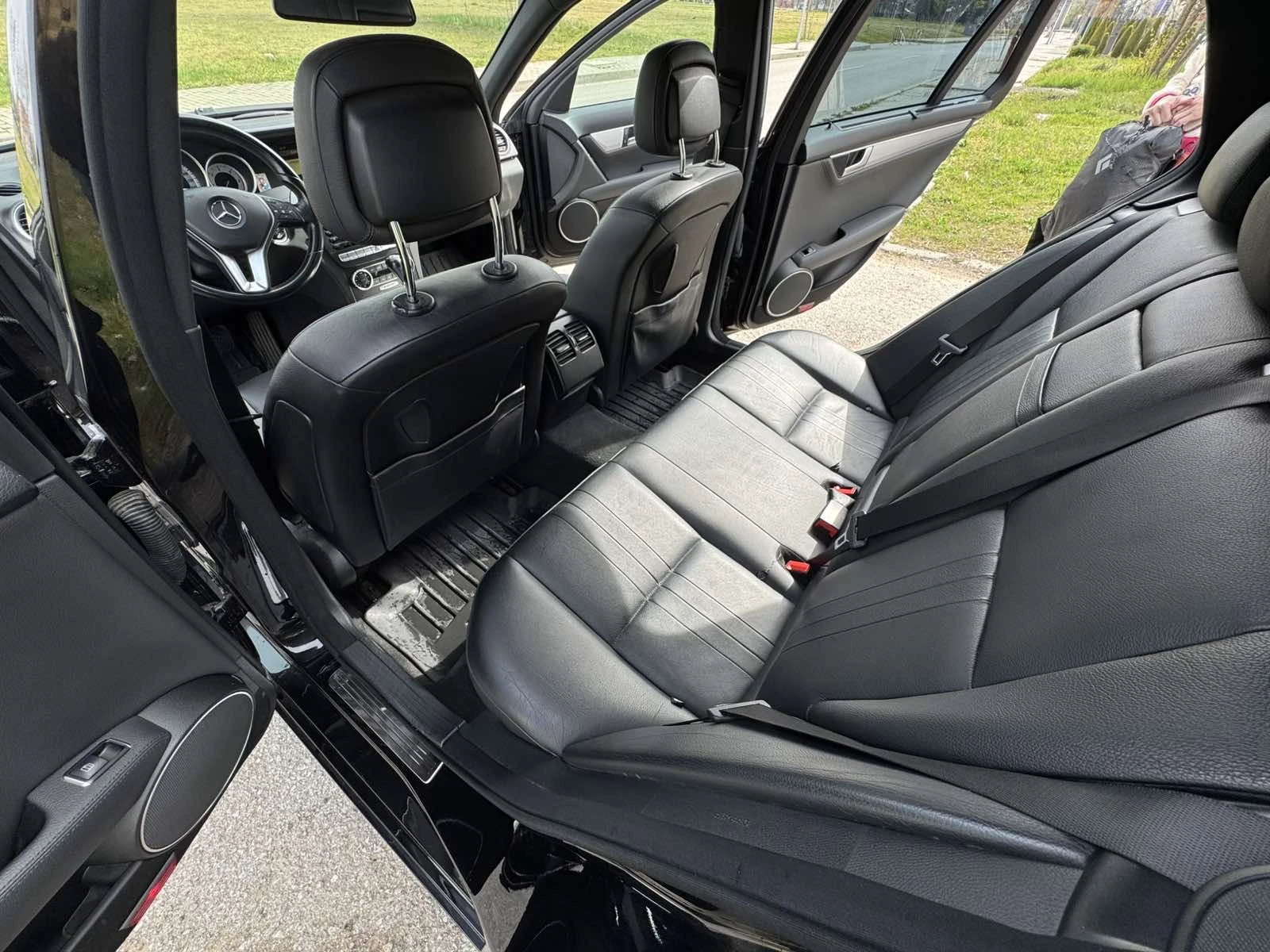 Mercedes-Benz C 300, снимка 10 - Автомобили и джипове - 54762666