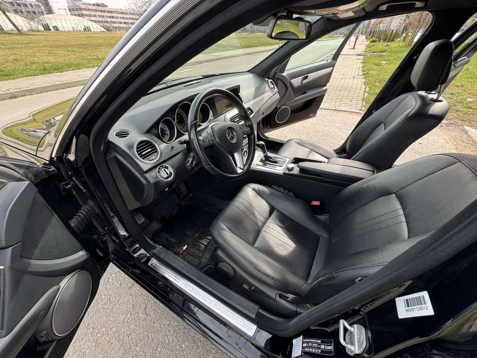 Mercedes-Benz C 300, снимка 7 - Автомобили и джипове - 54762666