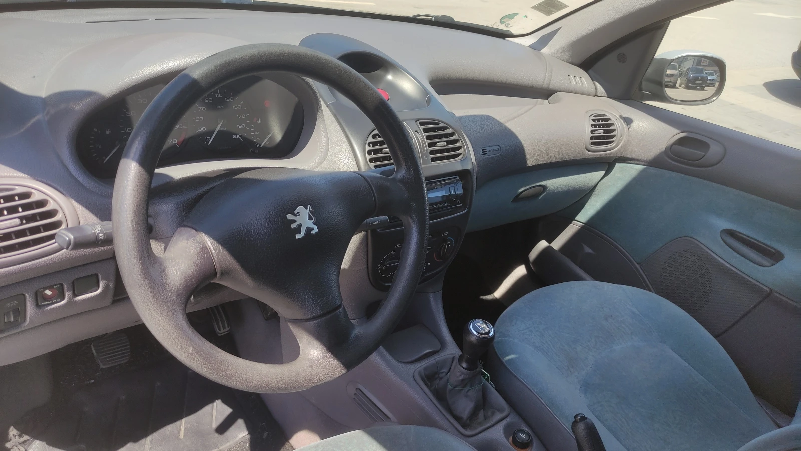 Peugeot 206 1.1 бензин КЛИМАТИК, снимка 14 - Автомобили и джипове - 55080082