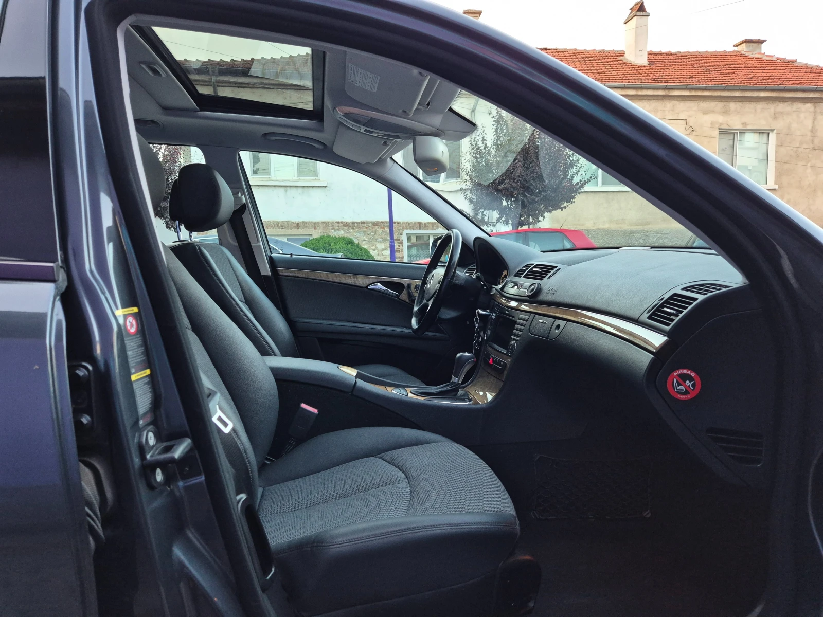 Mercedes-Benz E 200 2.0i-kompressor-AVANTGARDE-navi-avtomat-нов, снимка 13 - Автомобили и джипове - 55287357