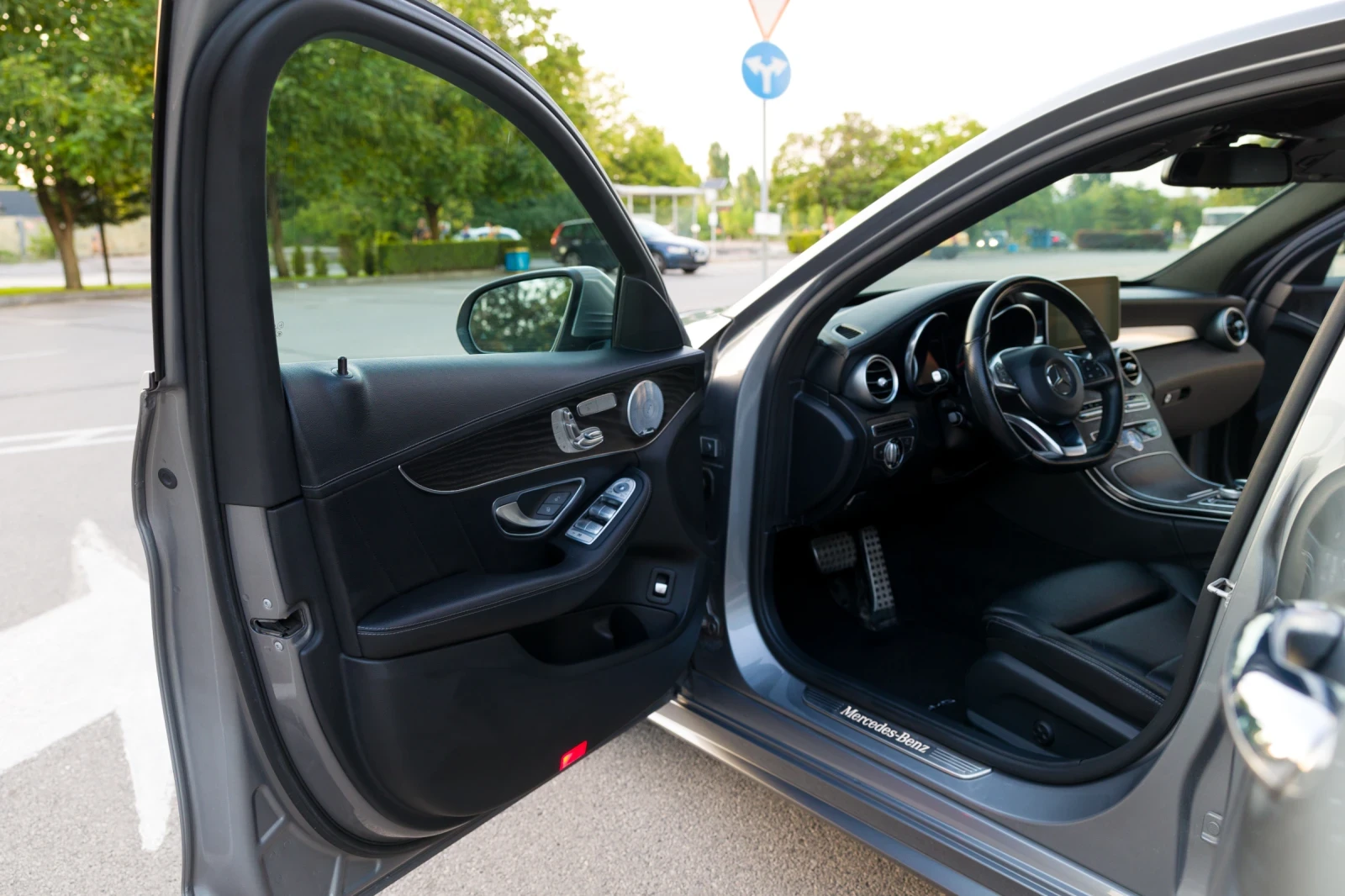 Mercedes-Benz C 400 AMG, снимка 14 - Автомобили и джипове - 55428511