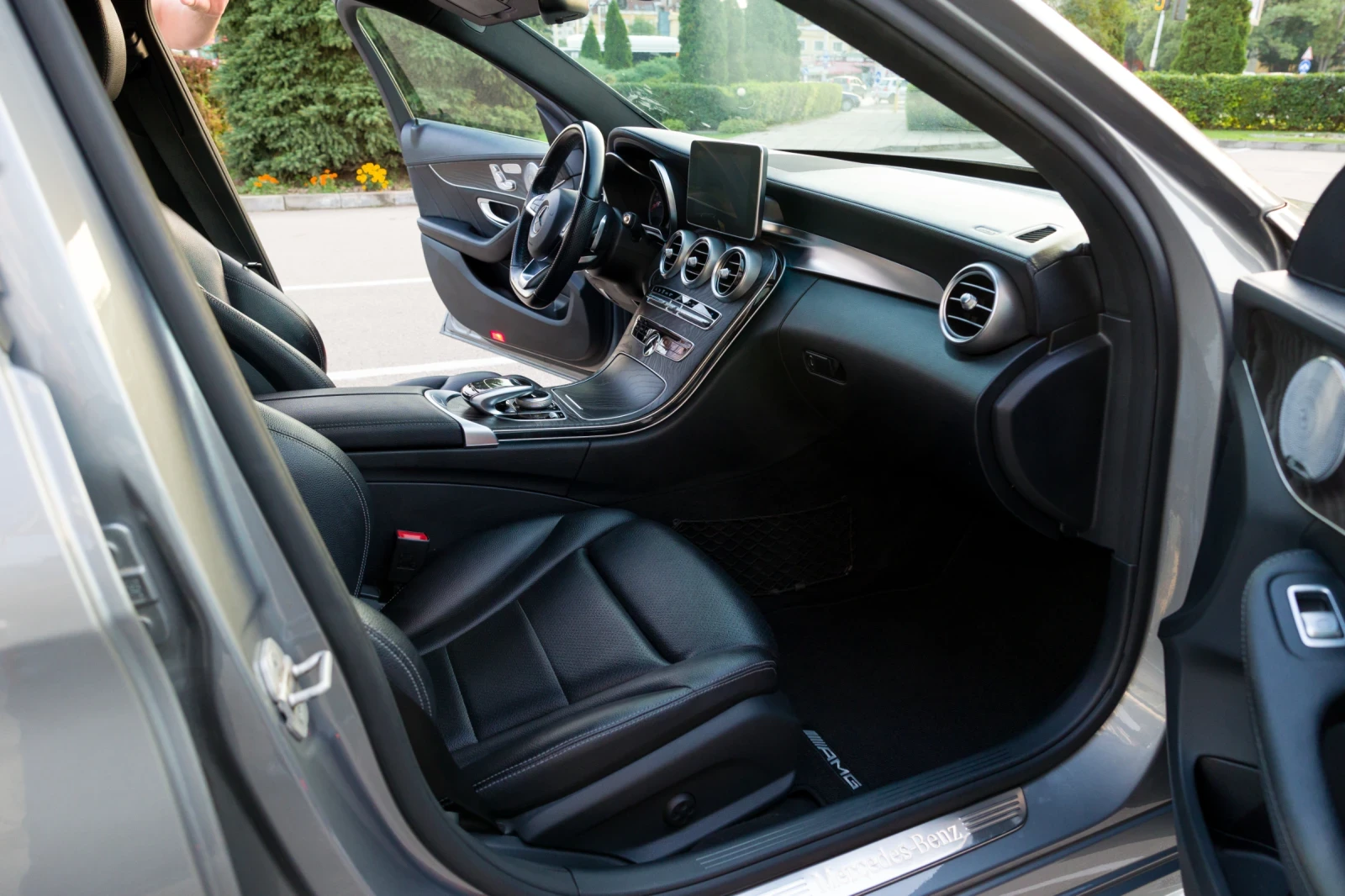 Mercedes-Benz C 400 AMG, снимка 11 - Автомобили и джипове - 55428511