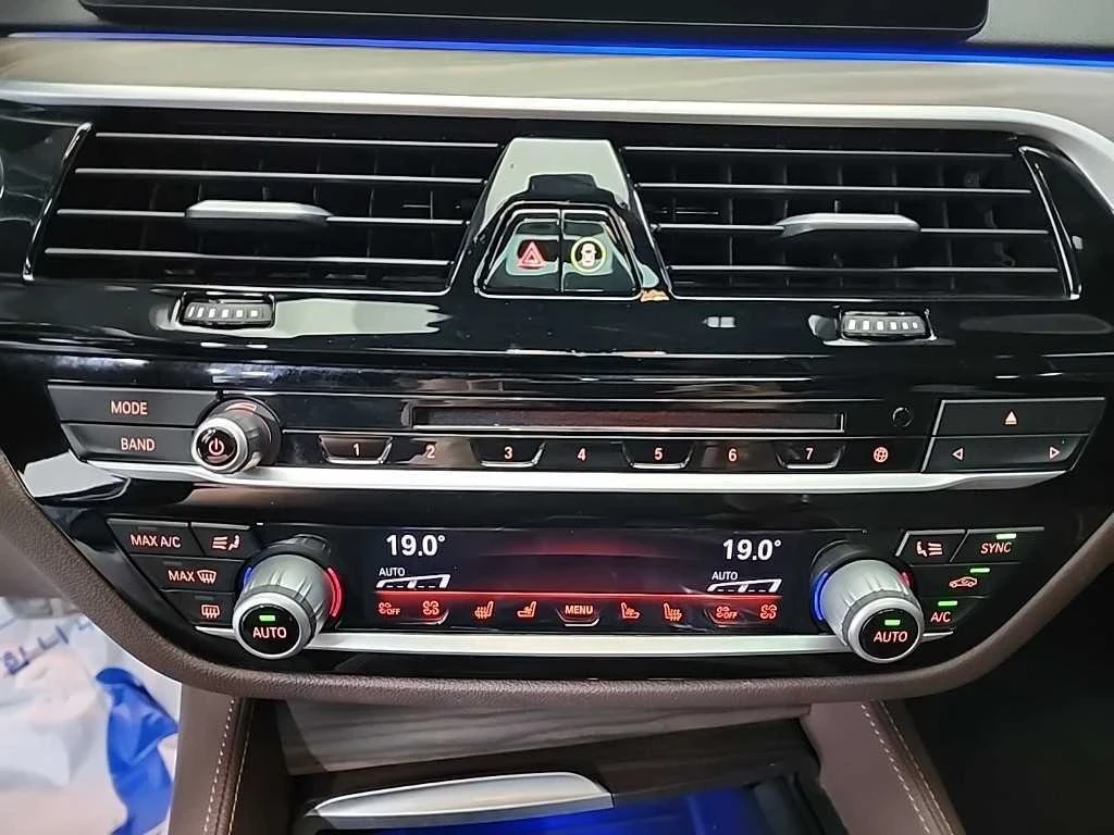 BMW 530 I * M SPORT * HUD * ОБДУХВАНЕ * ПАНОРАМА * , снимка 9 - Автомобили и джипове - 55973375