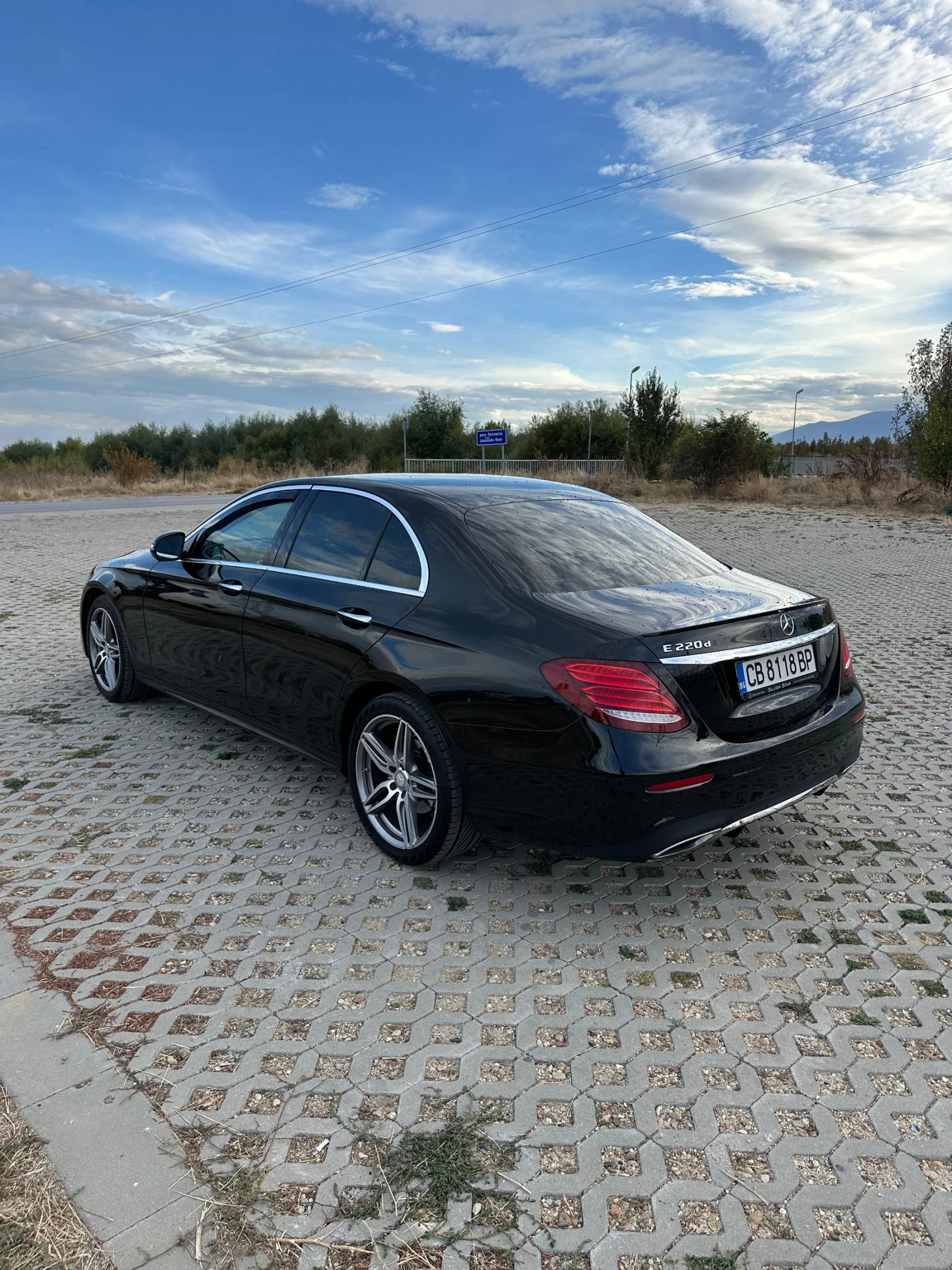 Mercedes-Benz E 220 AMG, DIGITAL, 360CAMERI, AMBIENT, снимка 6 - Автомобили и джипове - 56432567