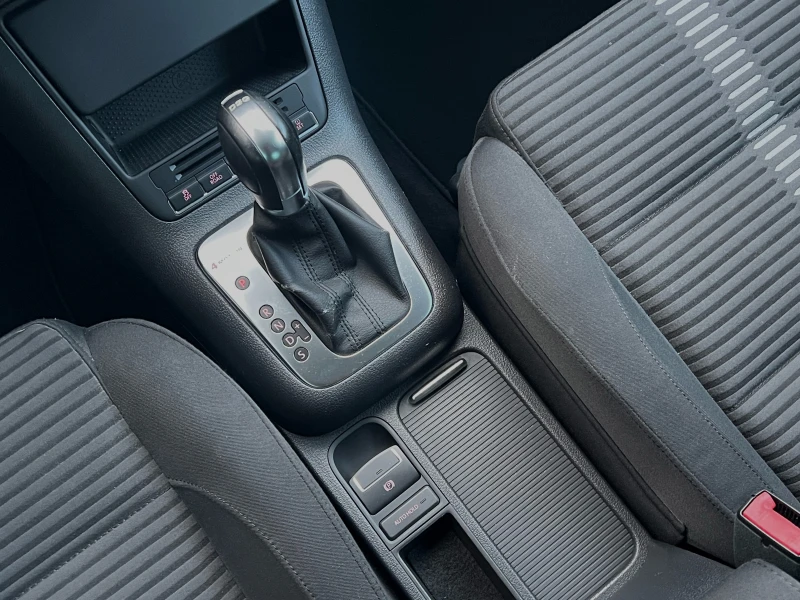 VW Tiguan 2.0TDi DSG Sport ПРОЧЕТИ ОПИСАНИЕТО, снимка 10 - Автомобили и джипове - 52193794