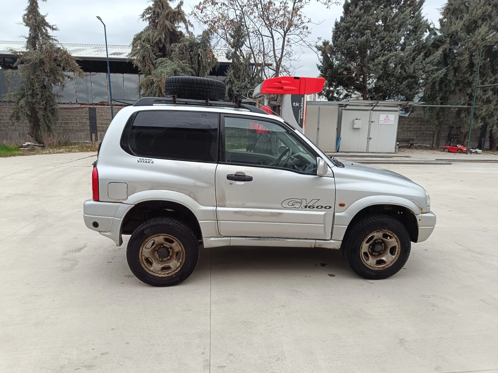 Suzuki Grand vitara 1.6i, снимка 6 - Автомобили и джипове - 53953693