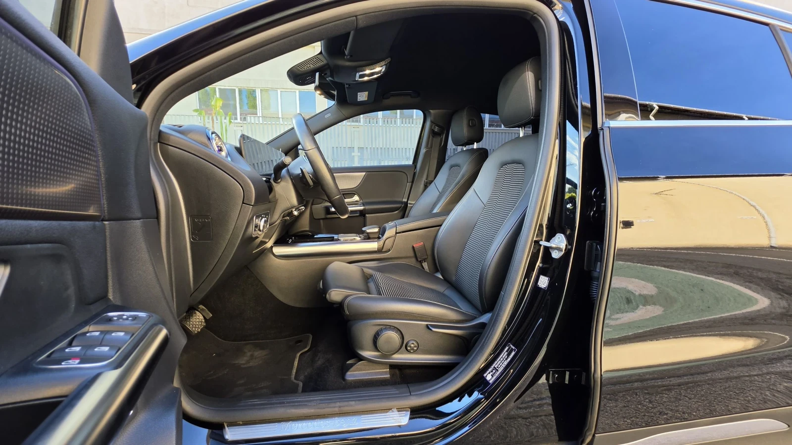 Mercedes-Benz EQA, снимка 10 - Автомобили и джипове - 54446900