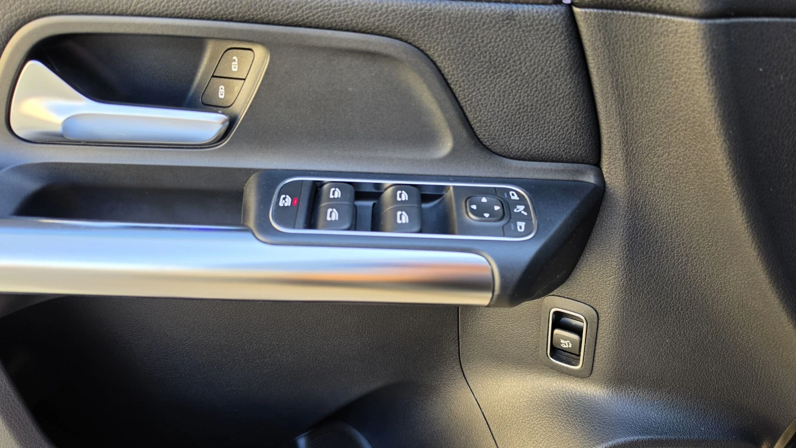 Mercedes-Benz EQA, снимка 17 - Автомобили и джипове - 54446900