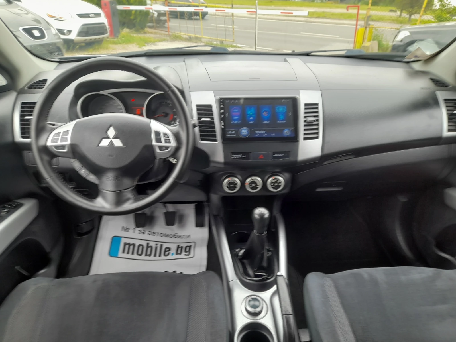 Mitsubishi Outlander 2.4i 4x4 7-места, снимка 9 - Автомобили и джипове - 54483107