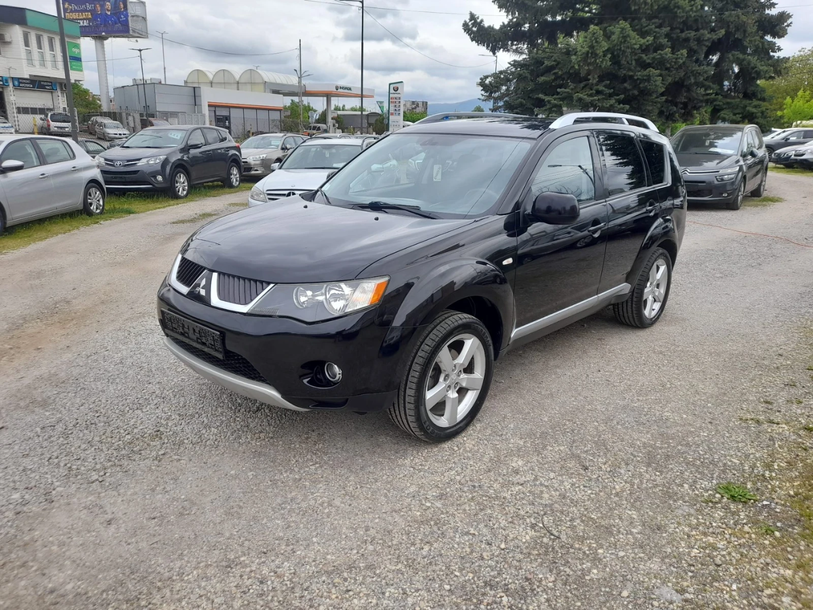 Mitsubishi Outlander 2.4i 4x4 7-места