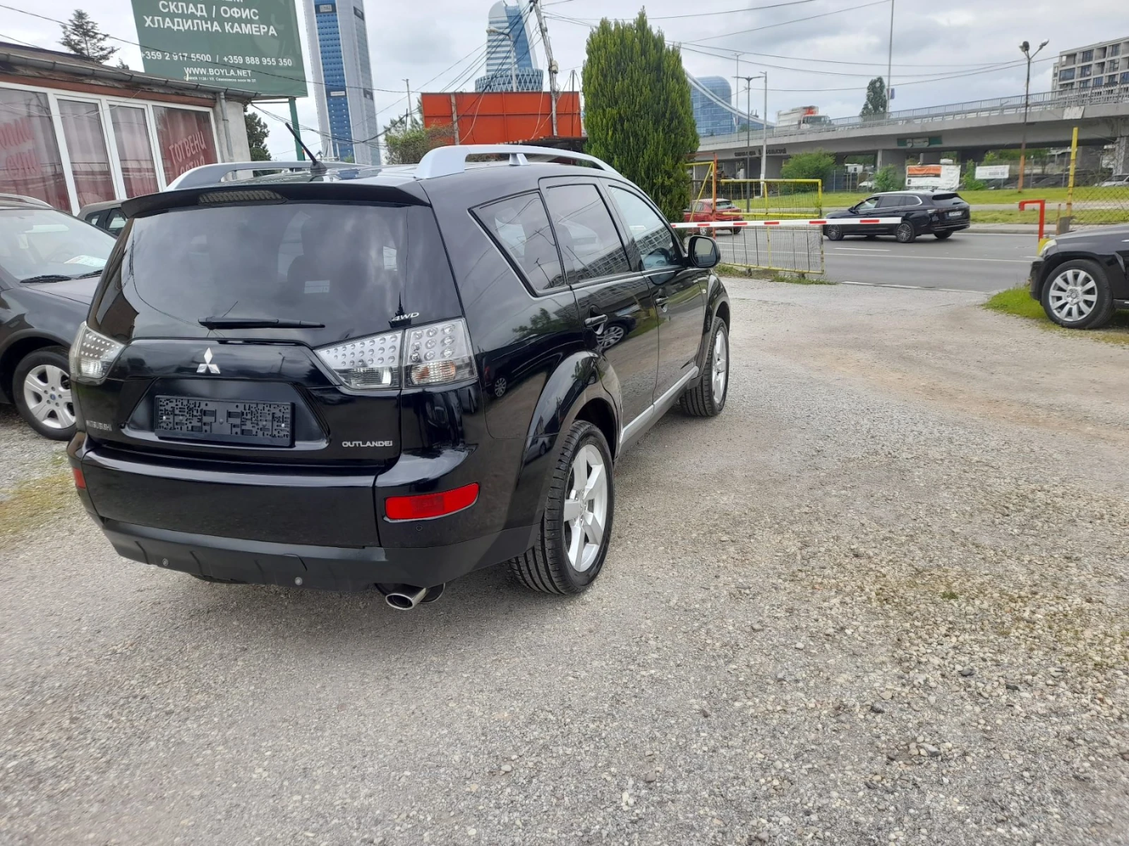 Mitsubishi Outlander 2.4i 4x4 7-места, снимка 4 - Автомобили и джипове - 54483107