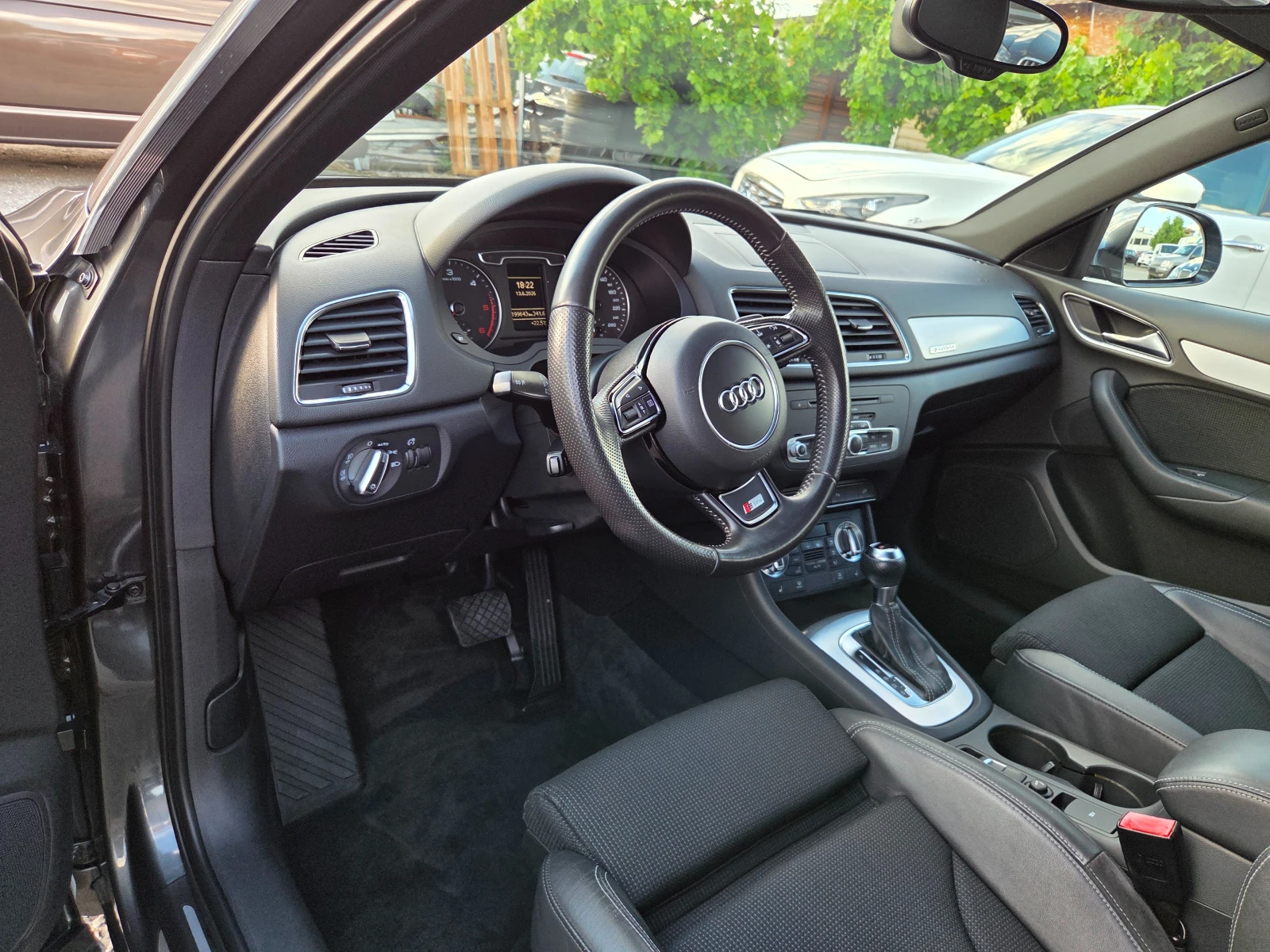 Audi Q3 2.0TDI Sline  Quatro, снимка 10 - Автомобили и джипове - 54895094